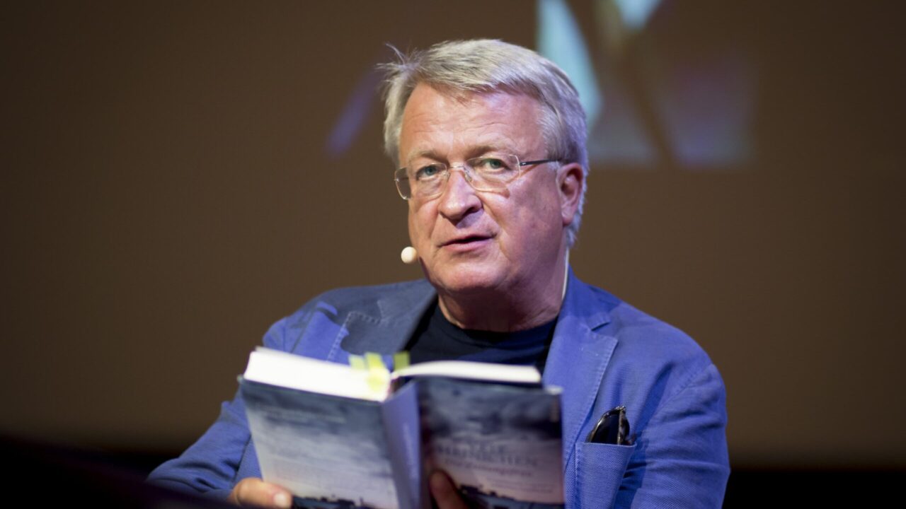 A MAGLIE STRETTE Featured Image